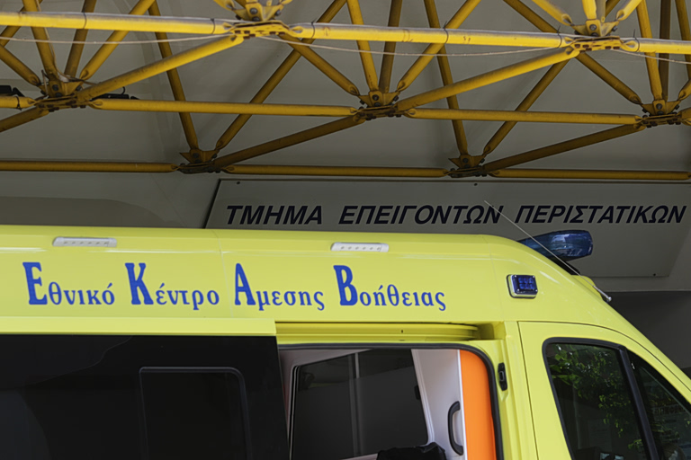 Κρήτη: Σφοδρή πλαγιομετωπική σύγκρουση αυτοκινήτων στην Ιεράπετρα – Νεκρός ένας 70χρονος