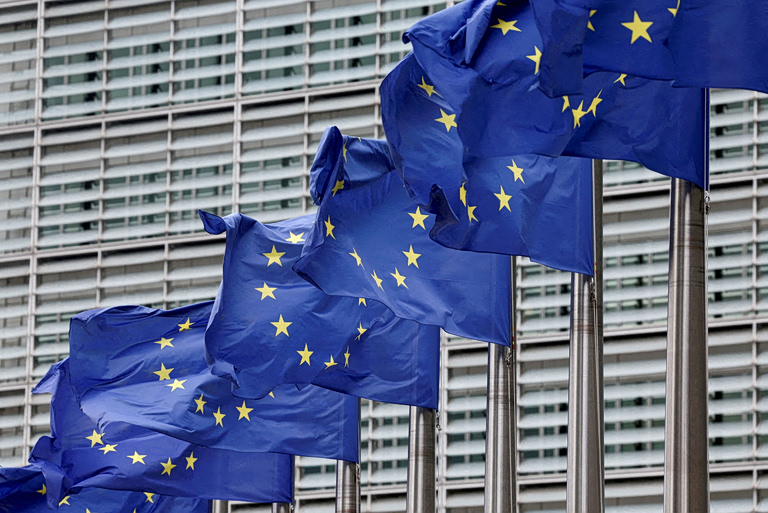 «Μπορούμε να στηρίξουμε τη Λέσβο εφόσον το ζητήσει η Ελλάδα», λέει η Κομισιόν, μετά από ερώτηση του ΠΑΣΟΚ