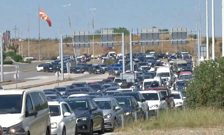 Τελωνείο Ευζώνων: Ουρές χιλιομέτρων λόγω του νέου ψηφιακού ελέγχου της ΕΕ σε πολίτες τρίτων χωρών