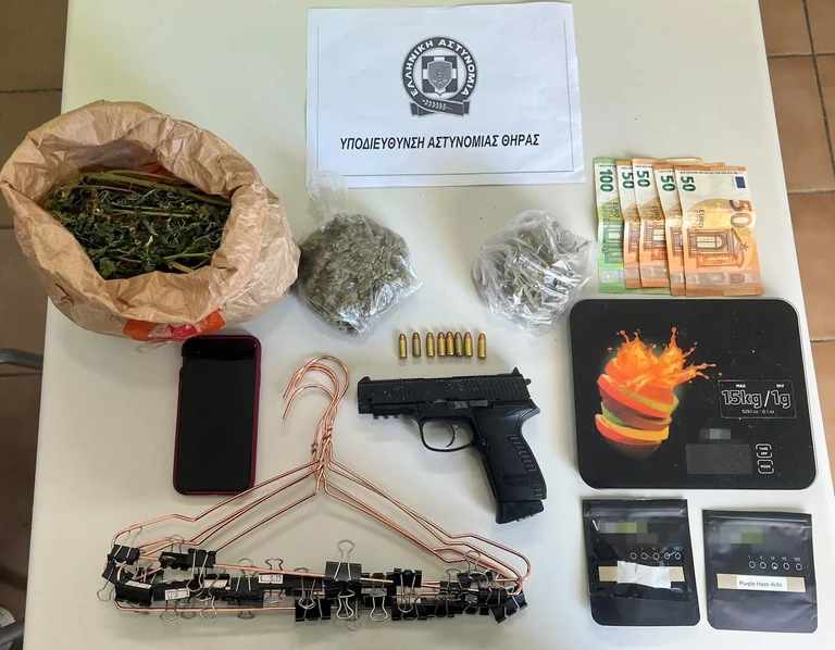 Αστυνομική επιχείρηση για διακίνηση ναρκωτικών στη Σαντορίνη – Εντοπίστηκαν δενδρύλλια κάνναβης και όπλα