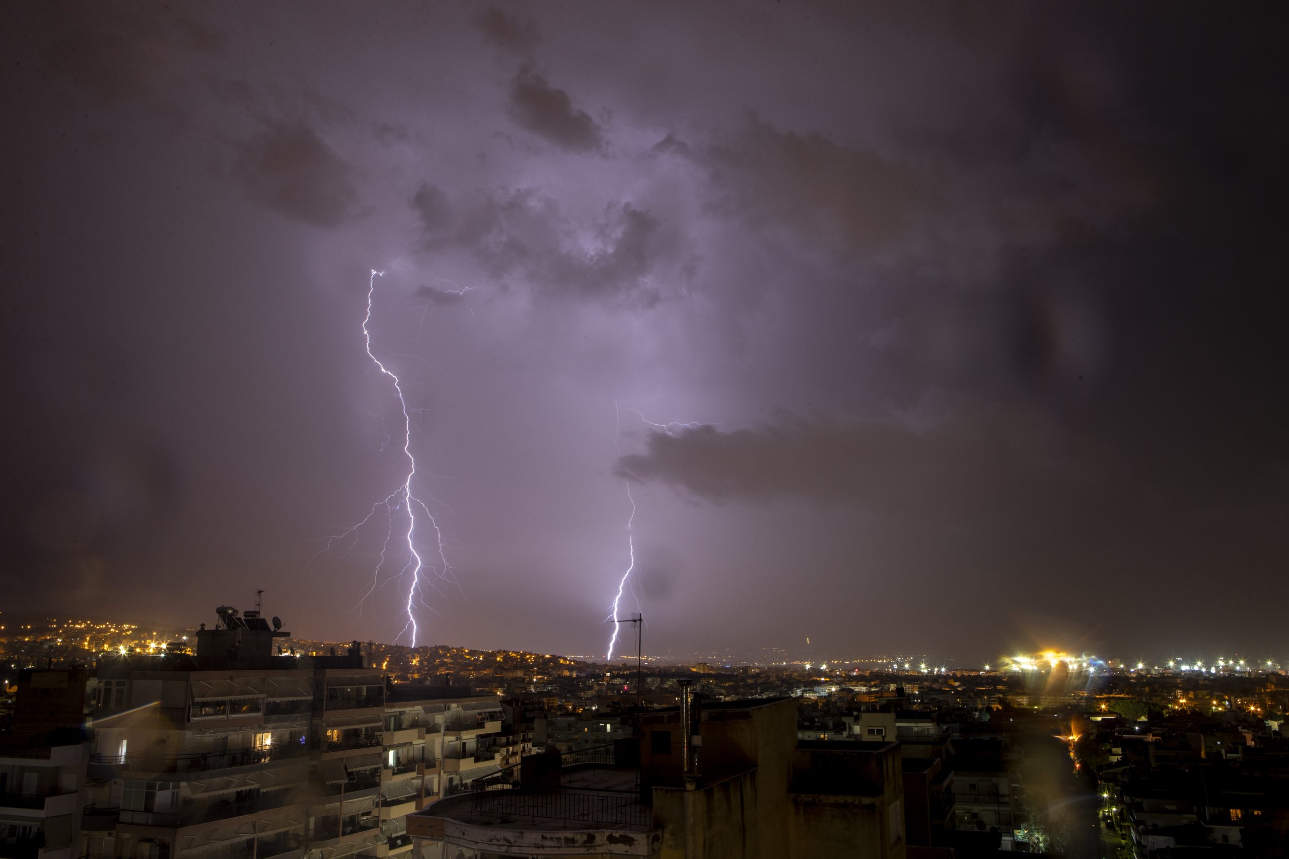 Και σε Θεσσαλία – Σποράδες έντονα καιρικά φαινόμενα απο το μεσημέρι της Παρασκευής