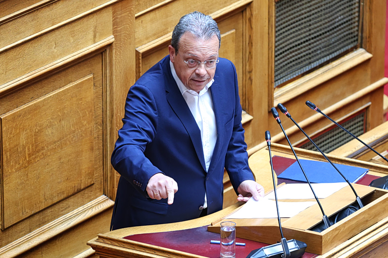 Σ. Φάμελλος: «Πόρτα» στη «διεφθαρμένη κυβέρνηση» που «δεν μπορεί να εγγυηθεί τη διαδικασία αναθεώρησης»