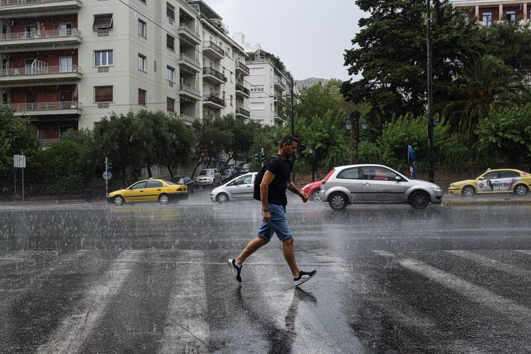 Άστατος ο καιρός την Παρασκευή – Καταιγίδες στην Αττική