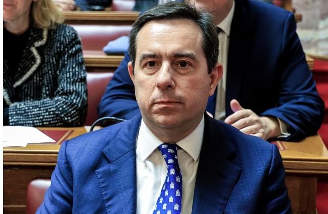 Άγριο επεισόδιο ανάμεσα σε Μηταράκη και Κωνσταντοπούλου: «Να αποβληθεί από την αίθουσα» – «Μαζευτείτε λίγο όλοι οι υπόδικοι»