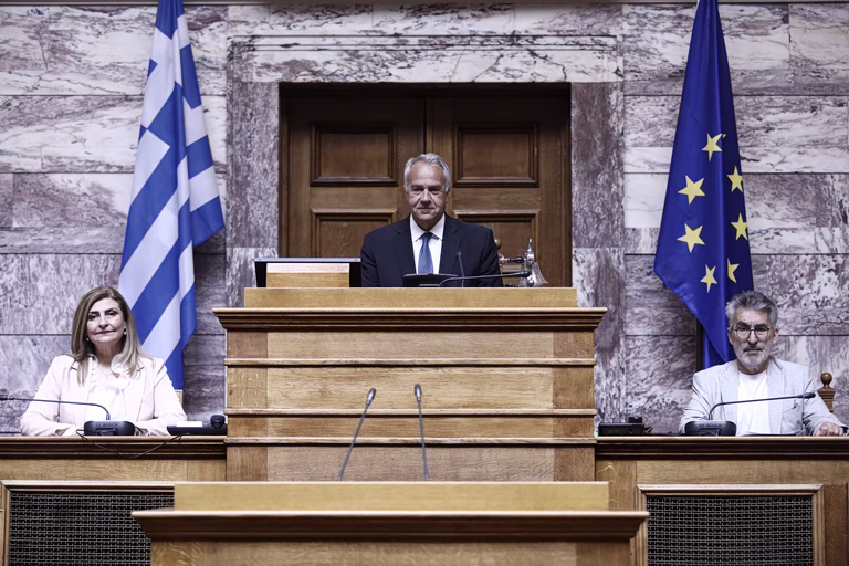 Βουλή: Σε κλίμα αντιπαράθεσης συνεχίζει τις εργασίες της η επιτροπή αναθεώρησης του Συντάγματος