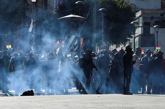 Βολιβία: Χιλιάδες εργαζόμενοι σε ορυχεία παραλύουν την πρωτεύουσα Λα Πας και συγκρούονται με την αστυνομία