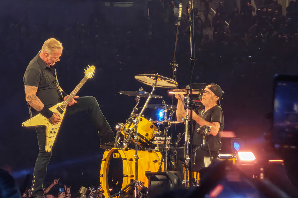 «Οι Τρύπες» απάντησαν στους Metallica για το «Δεν χωράς πουθενά» – Η ανάρτηση του κιθαρίστα
