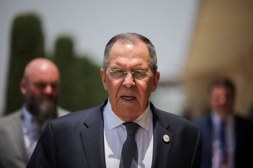 Έξαλλος ο Λαβρόφ με δημοσιογράφο: Ζήτησε από την ασφάλεια να τον απομακρύνουν – «Πάρτε τον από εδώ»