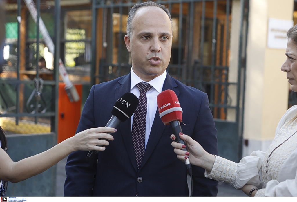 Ο Ζαχαρίας Κεσσές καταγγέλλει «ακραία πράξη συγκάλυψης» στην υπόθεση υποκλοπών