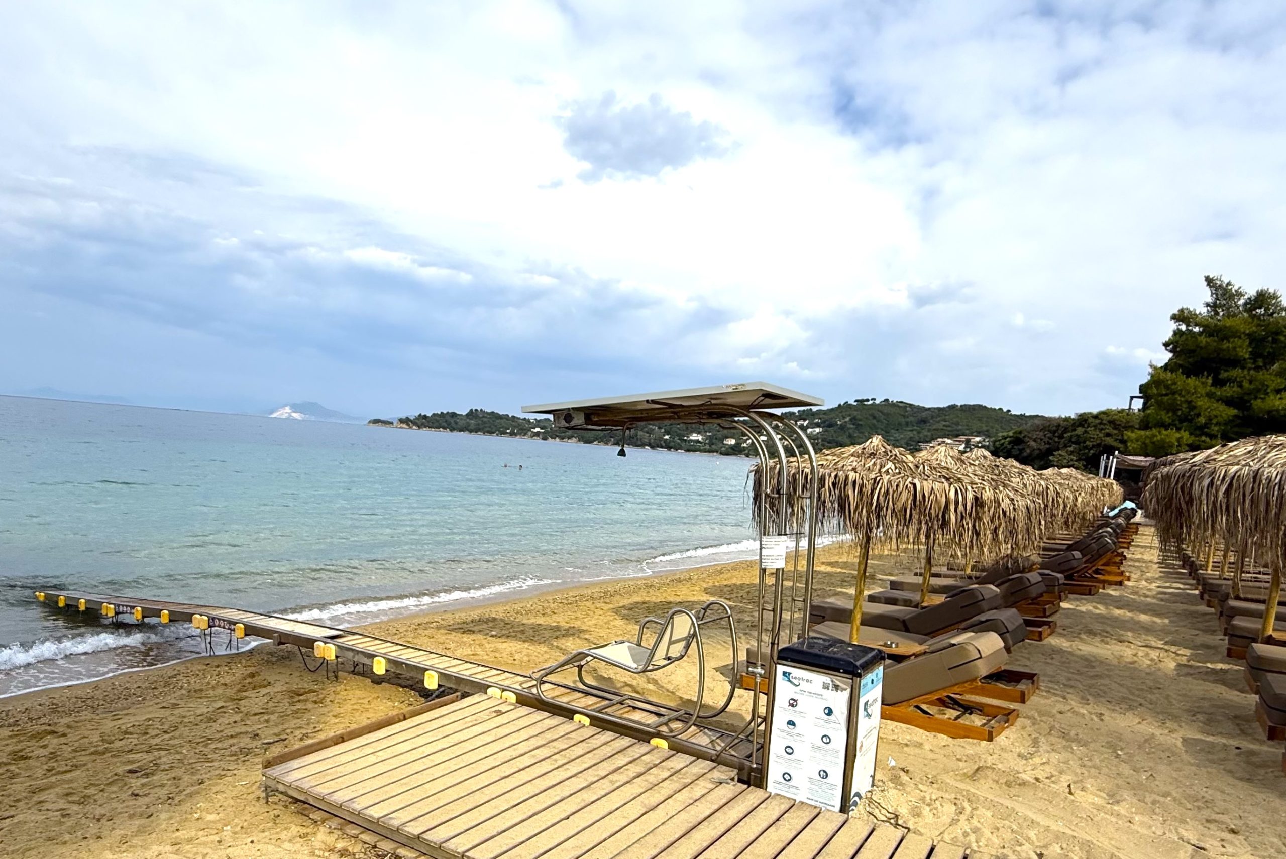 Σύστημα αυτόνομης πρόσβασης ΑμεΑ σε τέσσερις παραλίες της Σκιάθου