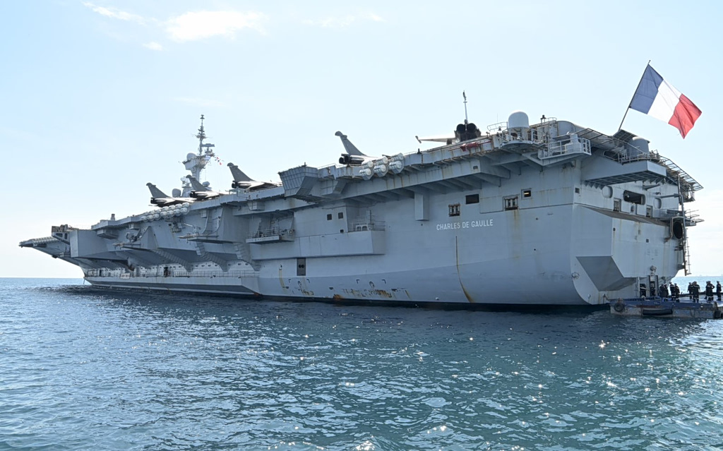 Στην Αραβική Θάλασσα έφτασε το γαλλικό αεροπλανοφόρο Charles de Gaulle: «Το τηλεφώνημα» που περιμένει
