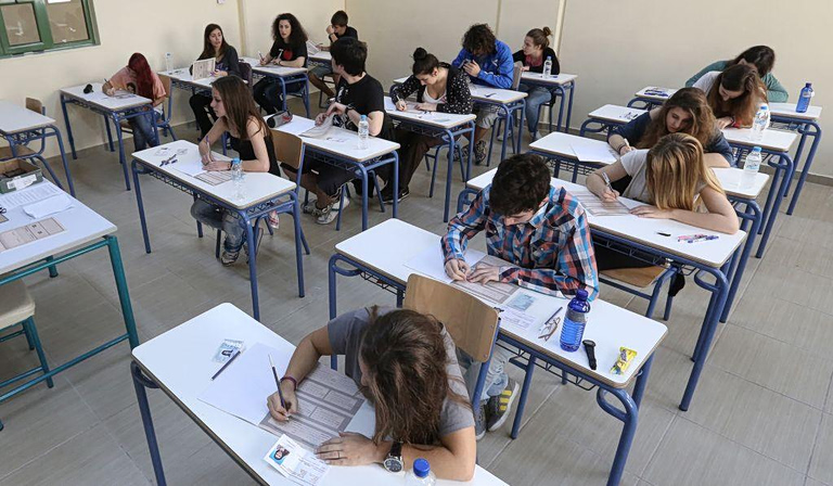 Ζαχαράκη για πανελλαδικές: «Το ισχύον μοντέλο έχει φτάσει στα όρια του – Να μην κρίνεται το μέλλον σε μία τρίωρη εξέταση»