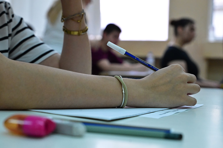 Πανελλαδικές 2026: Τεχνικό πρόβλημα στην παραλαβή θεμάτων έθεσε σε συναγερμό το Λιμενικό