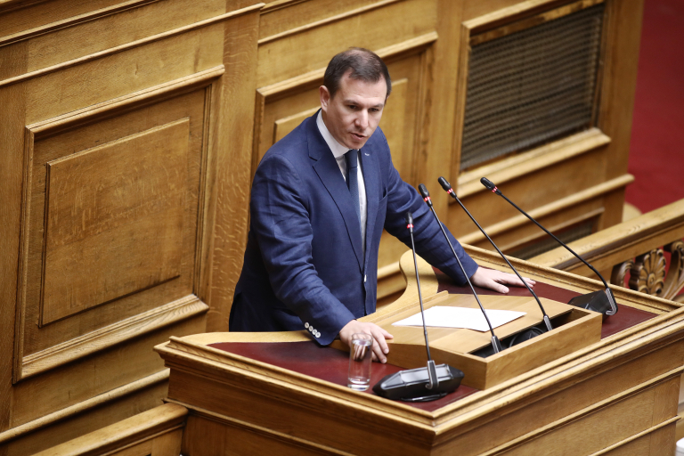 Πυρά Δουδωνή: Συνταγματικός λαϊκισμός από κυβέρνηση – Χρησιμοποιεί την αναθεώρηση ως κολυμπήθρα του Σιλωάμ