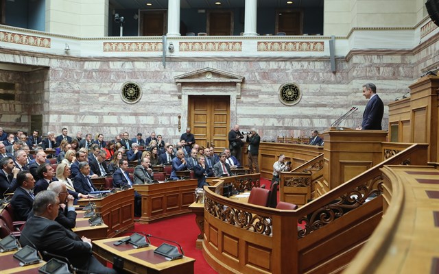 Το Μαξίμου απέναντι στην ολομέτωπη επίθεση της αντιπολίτευσης και το κρας τεστ της Κοινοβουλευτικής Ομάδας