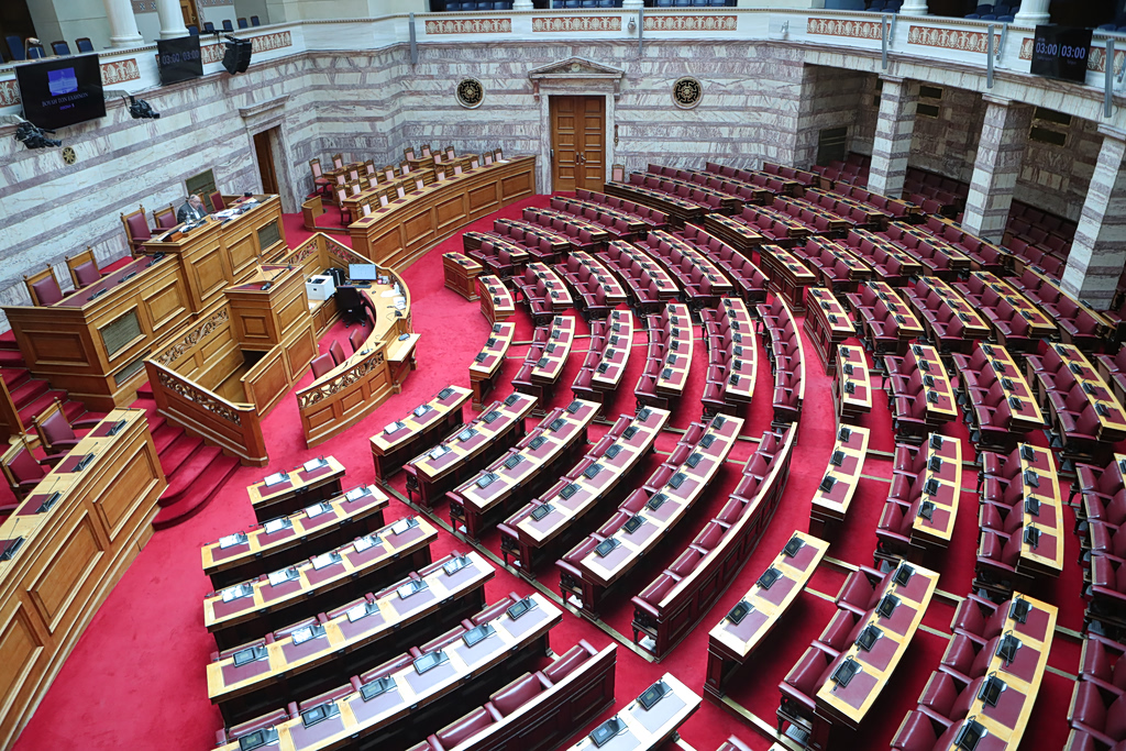 Βουλή: Στην Ολομέλεια το ν/σ για την Εφαρμογή του Συμφώνου για τη Μετανάστευση και το  Άσυλο
