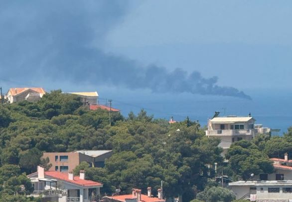 Φωτιά σε ταχύπλοο ανοιχτά της Βουλιαγμένης
