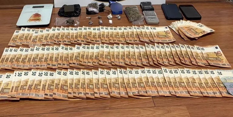 Συμμορία διακινούσε ναρκωτικά σε περιοχές της Αττικής – Δύο συλλήψεις