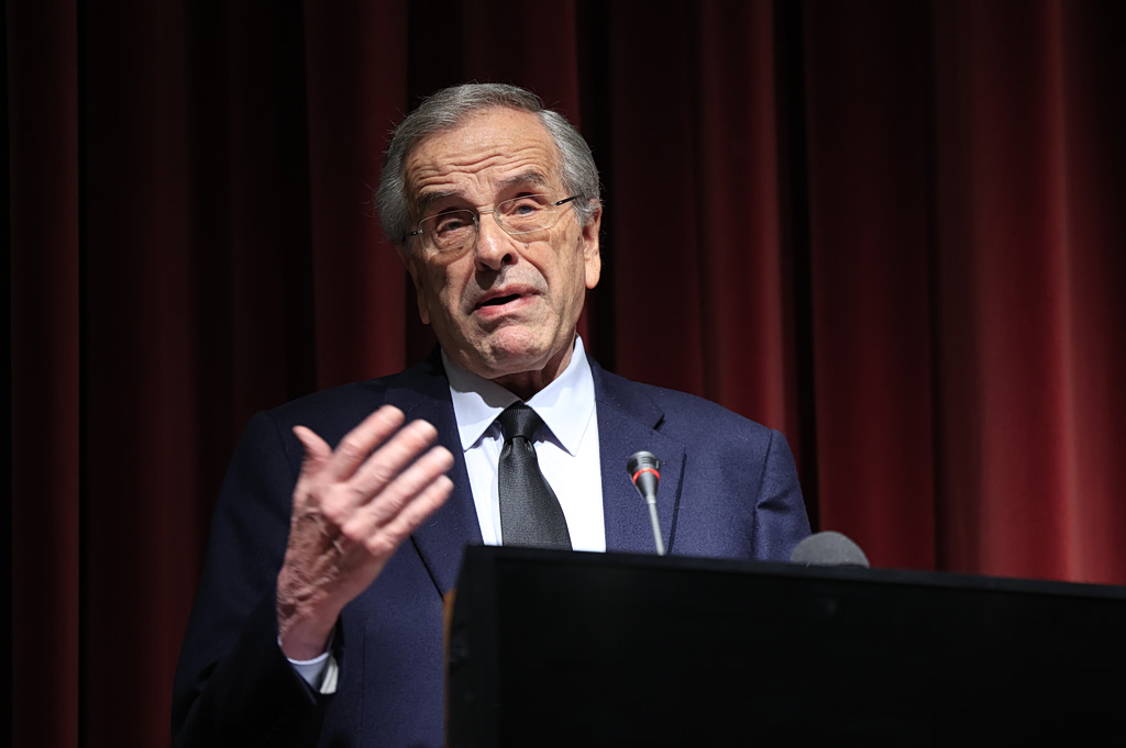 Αιχμές Σαμαρά για τα οπλικά συστήματα: «Ας ξυπνήσουμε επιτέλους»