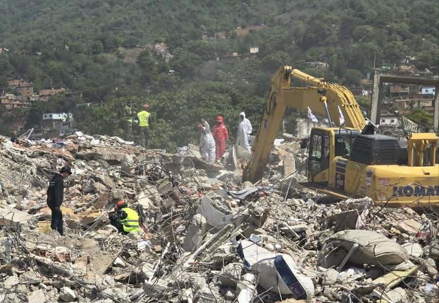 Σεισμός στη Βενεζουέλα: Οι Έλληνες εθελοντές που αναζητούν ένα θαύμα στα συντρίμμια στο σημείο «μηδέν» της τραγωδίας