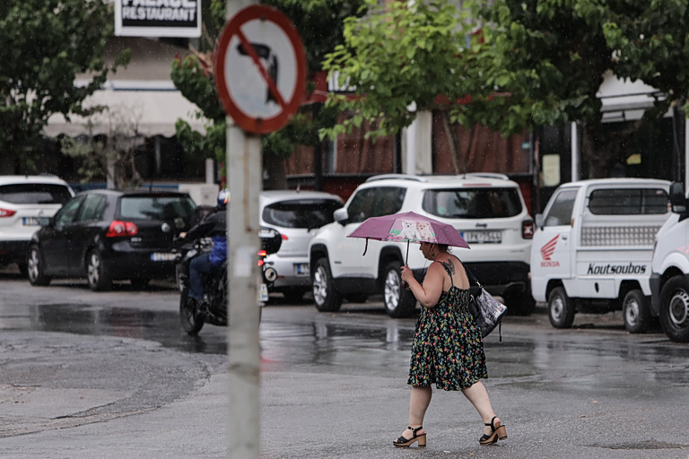 Καιρός: Ανεβαίνει η θερμοκρασία το Σάββατο – Αφρικανική σκόνη, βροχές και κατά τόπους χαλαζόπτωση