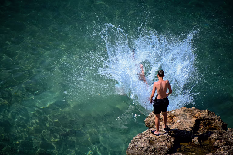 Καιρός: Μέχρι 35°C σκαρφαλώνει ο υδράργυρος την Κυριακή – Ισχυροί βοριάδες στο Αιγαίο