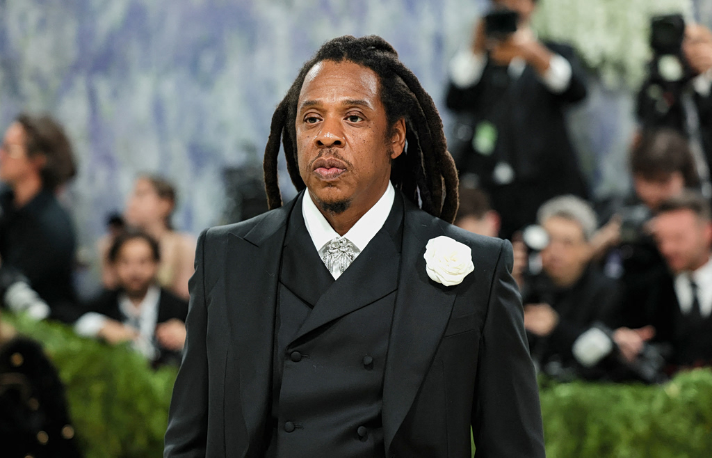 Ο Jay-Z εξαπολύει λεκτική επίθεση στη Νίκι Μινάζ για τη στήριξή της στο MAGA κίνημα