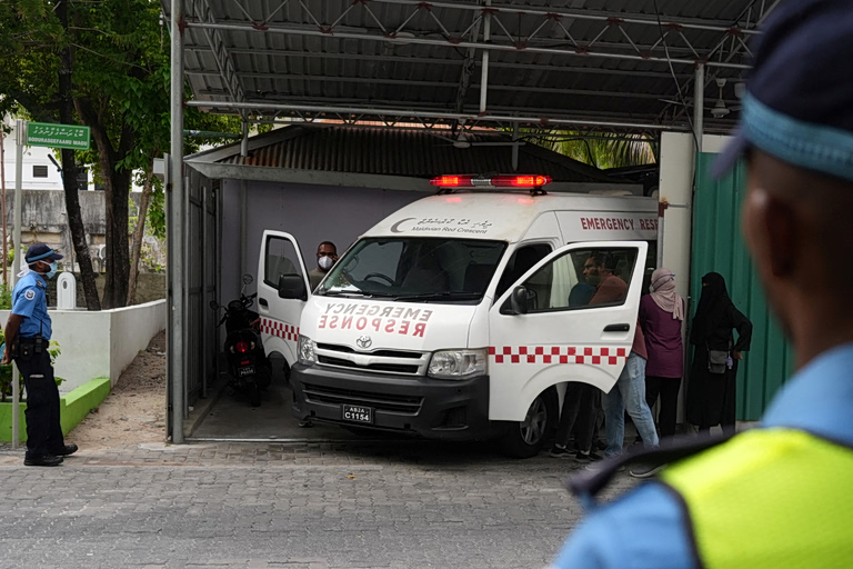 Μαλδίβες: Ανασύρθηκαν οι δύο τελευταίες σοροί των δυτών που εγκλωβίστηκαν σε υποθαλάσσια σπηλιά