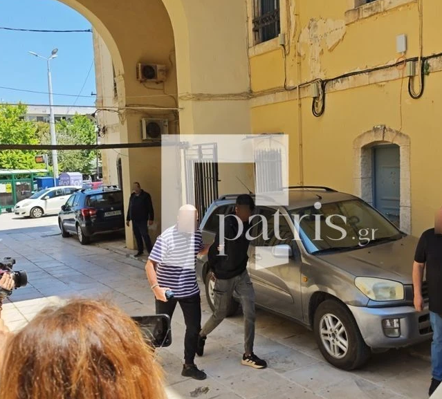 Στο αυτόφωρο η μητέρα του 3χρονου κοριτσιού που νοσηλεύεται στη ΜΕΘ – Προθεσμία για να απολογηθεί ο πατέρας