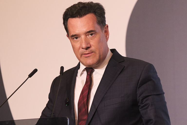 Γεωργιάδης: Ανήρτησε τη φωτογραφία που ισχυρίζεται ότι παραποίησαν και υποστήριξαν ότι πρόκειται για τον ίδιο