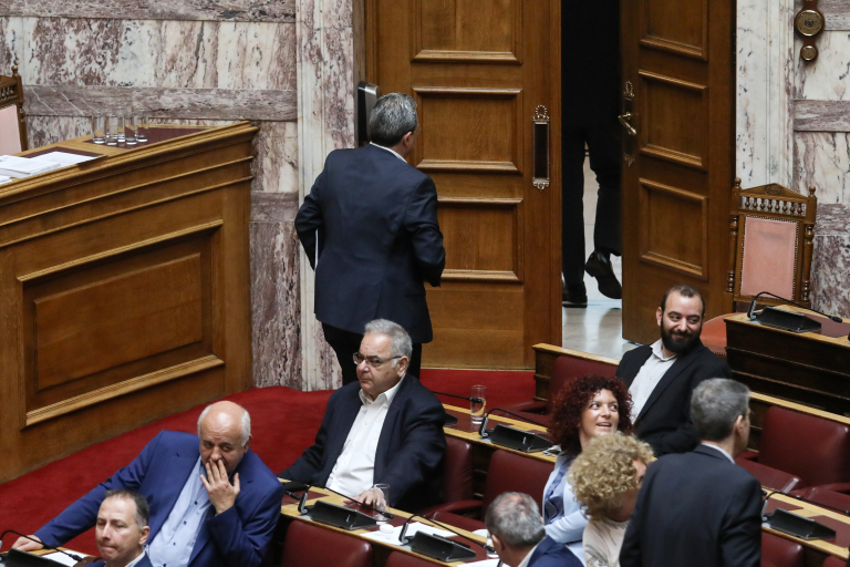 «Έθαψαν» την εξεταστική για τις υποκλοπές με την πλειοψηφία των «151»
