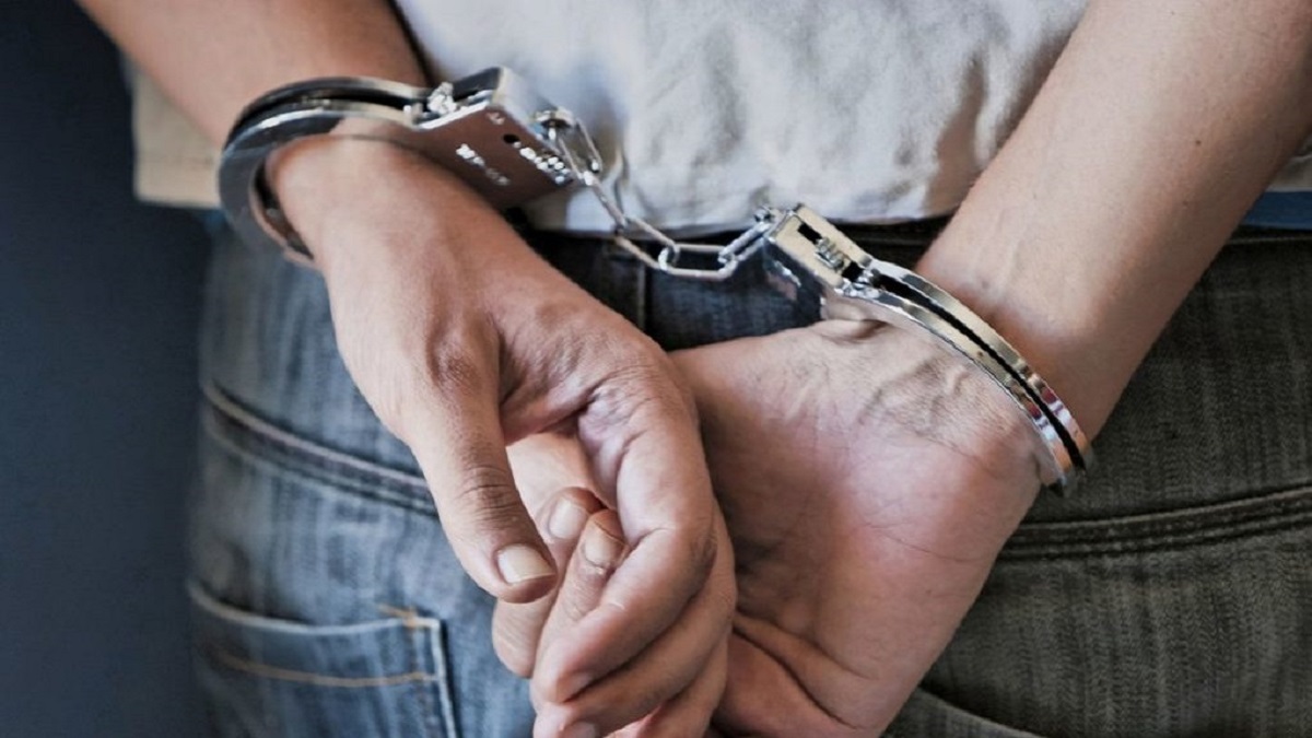 Μεθυσμένος οδηγός προκάλεσε ζημιές σε σταθμευμένα αυτοκίνητα στη Λάρισα