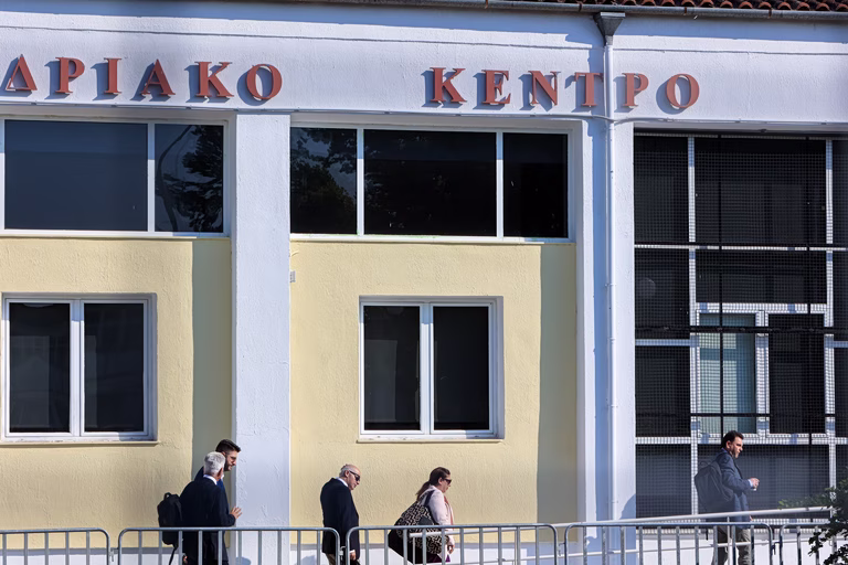 Δίκη για τα Τέμπη: «Το δικαστήριο δεν επηρεάζεται από μια δήλωση πρωθυπουργού ή υπουργού», απάντησε η πρόεδρος σε συγγενή θύματος