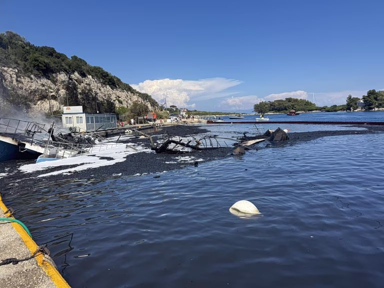 Παξοί: Στη μηχανή καταμαράν με 4 τουρίστες ξεκίνησε η μεγάλη φωτιά στα σκάφη – Βίντεο ντοκουμέντο