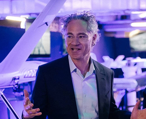 Kαρπ (Palantir): Οι επιχειρήσεις είναι «δυσαρεστημένες» με τα  εργαστήρια τεχνητής νοημοσύνης
