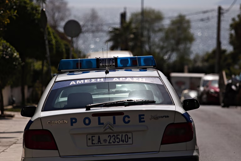 Αιγάλεω: Μεθυσμένος οδηγός έπεσε πάνω σε έξι αυτοκίνητα – Στο 1,24 το αλκοτέστ