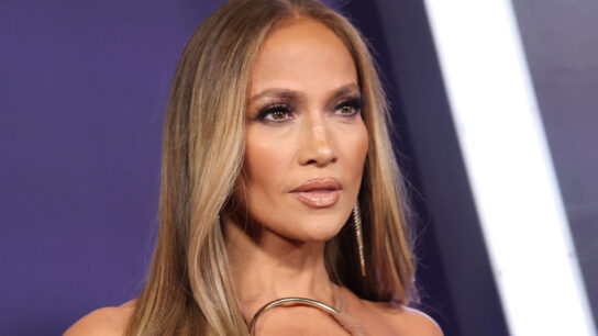 Jennifer Lopez: Η ανάρτηση χωρίς μακιγιάζ και τα προϊόντα που προτιμά