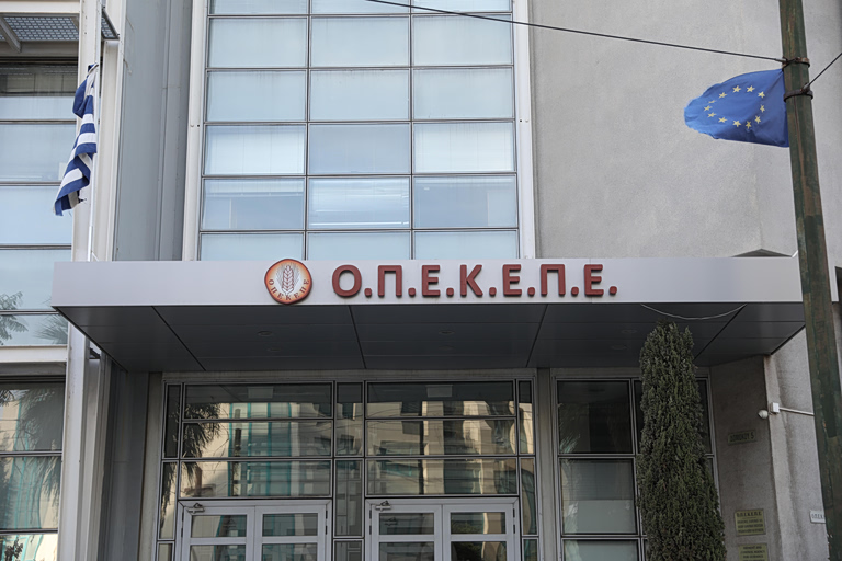 Ο ΟΠΕΚΕΠΕ και τα «γαλάζια» ρουσφέτια στο επίκεντρο της πολιτικής αντιπαράθεσης