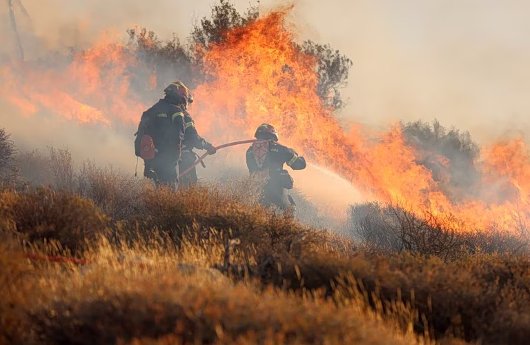 Πολύ υψηλός κίνδυνος πυρκαγιάς την Τρίτη σε 6 περιφέρειες