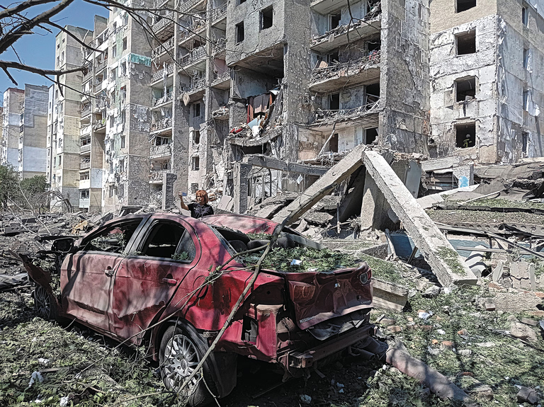 Ολονύχτια ρωσική επίθεση με drones στην Οδησσό – Πολυκατοικίες χτυπήθηκαν από drones