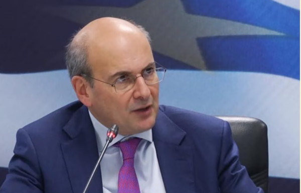 Χατζηδάκης: Στα 40 εκατ. το κόστος των διυλιστηρίων για τις μειώσεις στα καύσιμα