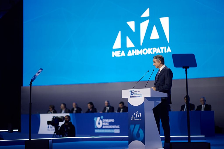 Με άγχος για εσωκομματικά και δελφίνους ο Μητσοτάκης στο συνέδριο