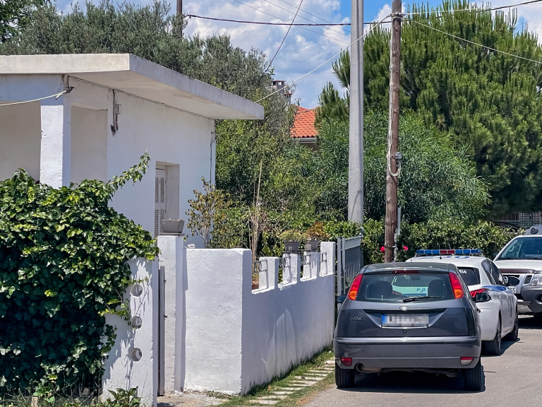 Αίγιο: Τα πλυμένα ρούχα και η κάμερα ασφαλείας από γειτονικό σπίτι «πρόδωσαν» τον 65χρονο – Η ανακοίνωση της ΕΛ.ΑΣ.