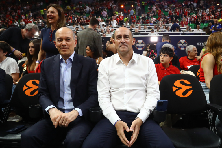Έφτασαν στο «Τ-Center» Παναγιώτης και Γιώργος Αγγελόπουλος (vid)