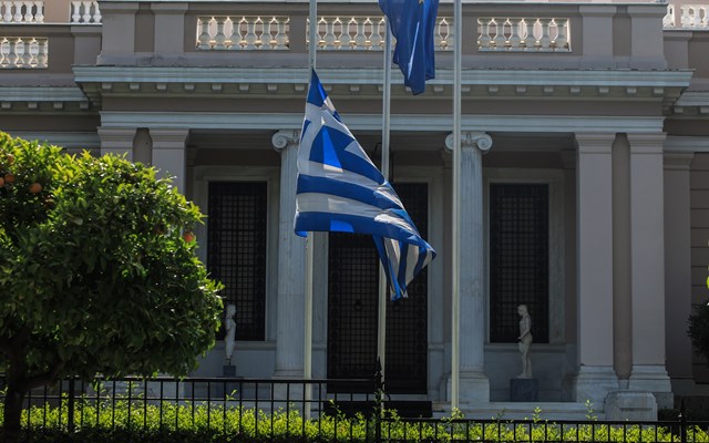 Σύσκεψη υπό τον Κ. Μητσοτάκη για την αντιπυρική περίοδο: 18.500 πυροσβέστες, 100 βάσεις drones και πάνω από 80 εναέρια μέσα στη "μάχη" των πυρκαγιών
