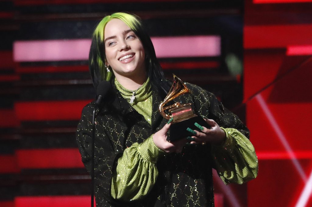 Η Billie Eilish αποκάλυψε πως κάνει ό,τι μπορεί για να διαχειριστεί τα τικ του συνδρόμου Tourette