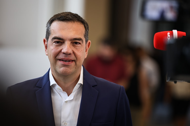 Τσίπρας για Πανελλαδικές: Τα όνειρά σας είναι πολύ μεγάλα για να χωρέσουν στην κόλλα των εξετάσεων