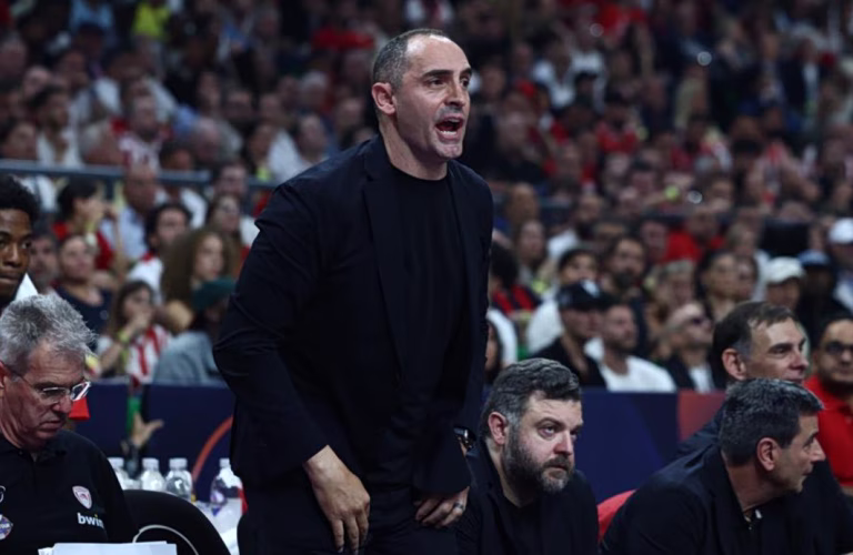 Καλαμπόκης: «Είμαστε περήφανοι για αυτά που κατάφερε ο Ολυμπιακός» – Τι είπε για Φουρνιέ και Πίτερς