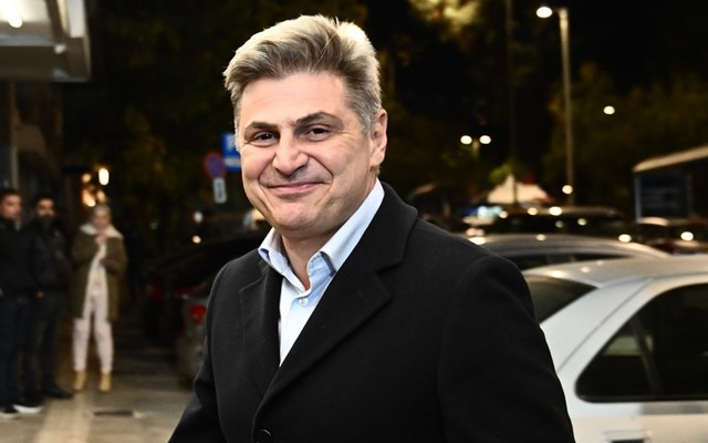 Τη συμπόρευσή του με το ΠΑΣΟΚ ανακοίνωσε ο N. Φαραντούρης