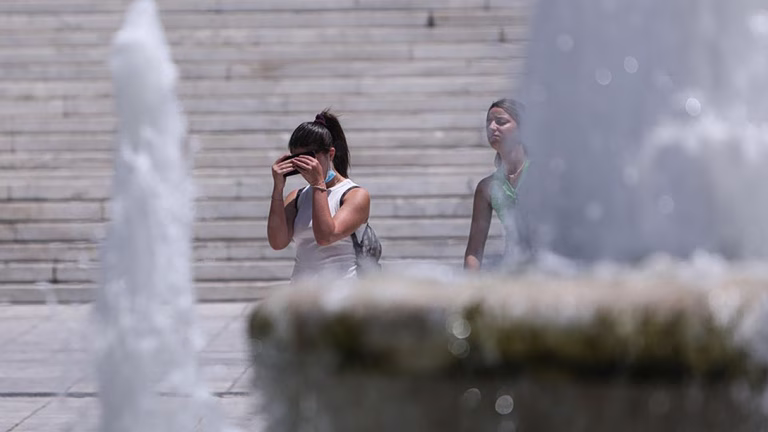 5 φορές περισσότεροι και 7 φορές μεγαλύτεροι οι καύσωνες στην Ελλάδα